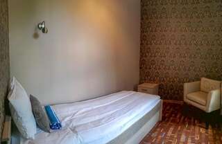 Хостелы Villa Kadriorg Hostel Таллин Одноместный номер с общим душем и туалетом-3